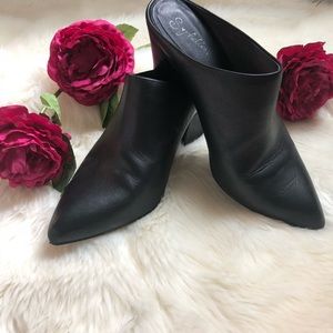 Seychelles Black Clogs Size 8 1/2